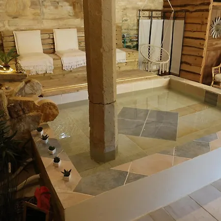 Dom wakacyjny Chateau De - & Experiences Immersives Saint-Chamarand