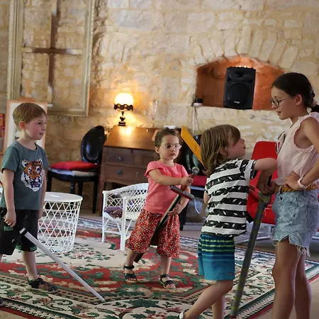 Dom wakacyjny Chateau De - & Experiences Immersives Saint-Chamarand