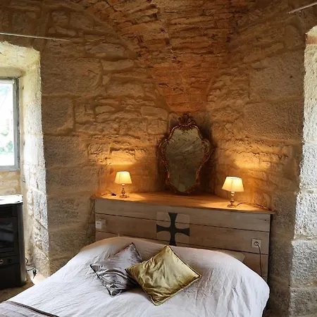 Chateau De Chamarand - L'aile Renaissance & La Tour Medievale