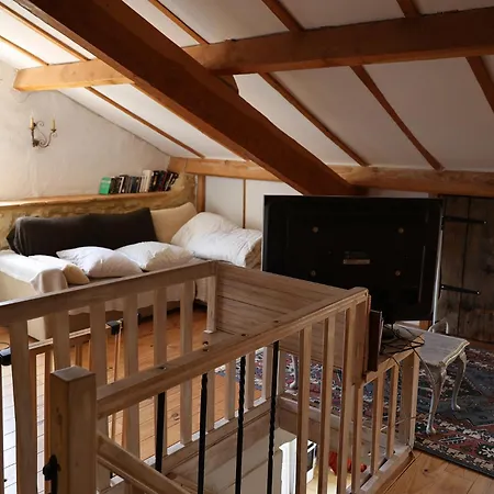 Chateau De Chamarand - L'aile Renaissance & La Tour Medievale Saint-Chamarand