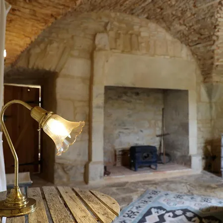 Chateau De Chamarand - L'aile Renaissance & La Tour Medievale * Saint-Chamarand