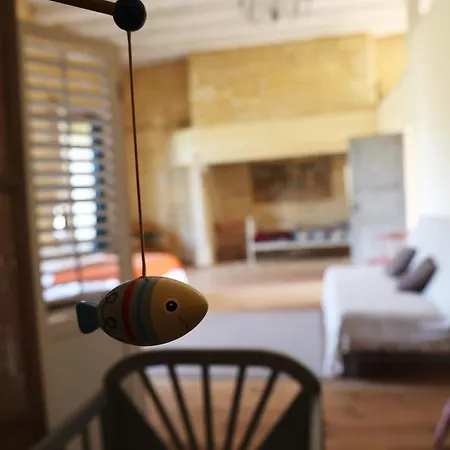 Chateau De Chamarand - L'aile Renaissance & La Tour Medievale