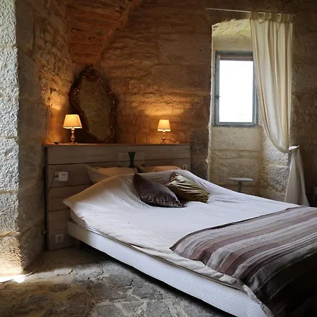 Chateau De Chamarand - L'aile Renaissance & La Tour Medievale