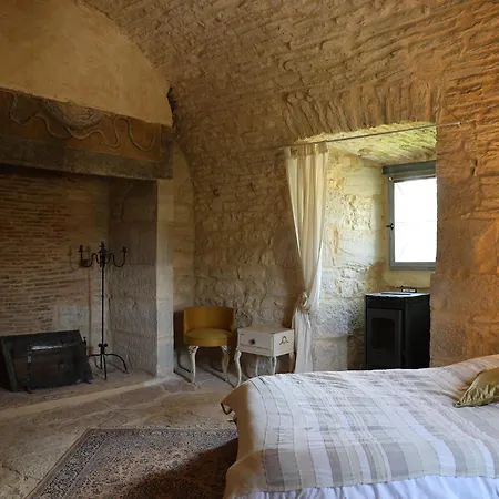 Chateau De Chamarand - L'aile Renaissance & La Tour Medievale *