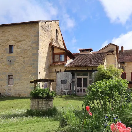 Château De - Gîtes&expériences Immersives Hébergement de vacances *
