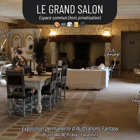 Chateau De Chamarand - L'aile Renaissance & La Tour Medievale Saint-Chamarand