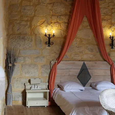 Château De - Gîtes&expériences Immersives Hébergement de vacances Saint-Chamarand