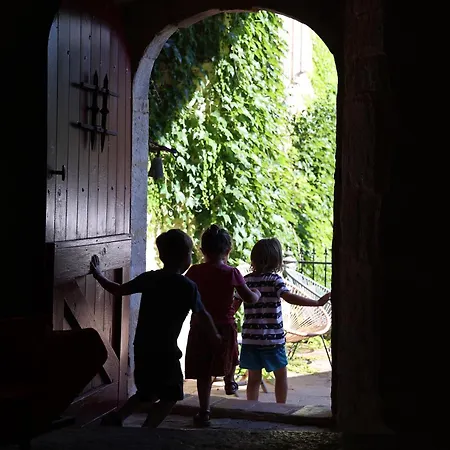 Château De - Gîtes&expériences Immersives Hébergement de vacances *