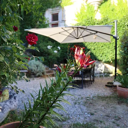 Chateau De Chamarand - L'aile Renaissance & La Tour Medievale Saint-Chamarand