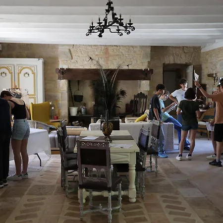 Chateau De Saint-Chamarand - Gites & Chambres D'Hotes