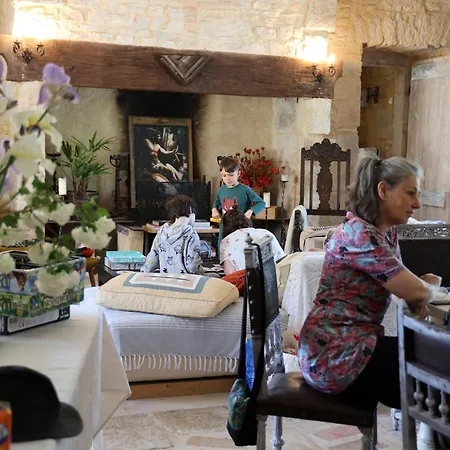 Château De - Gîtes&expériences Immersives * Saint-Chamarand