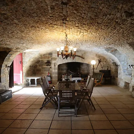 Hébergement de vacances Château De - Gîtes&expériences Immersives Saint-Chamarand