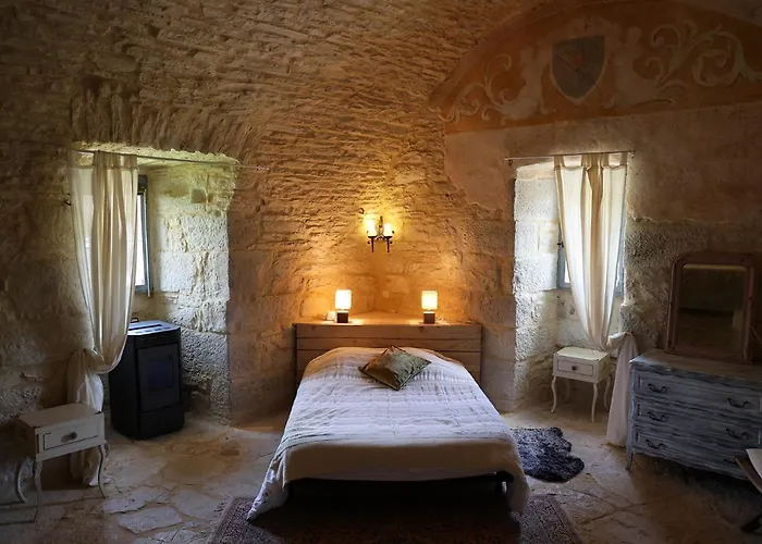 Château De Chamarand - L'aile Renaissance&la Tour Médiévale Saint-Chamarand