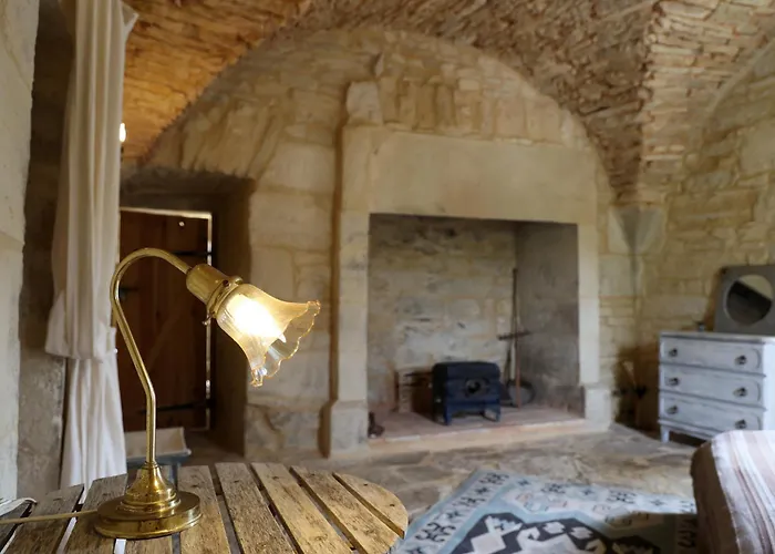 Chateau De Chamarand - L'aile Renaissance & La Tour Medievale * Saint-Chamarand