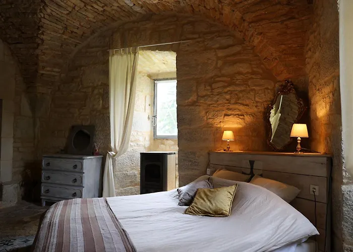 Chateau De Chamarand - L'aile Renaissance & La Tour Medievale Feriehus