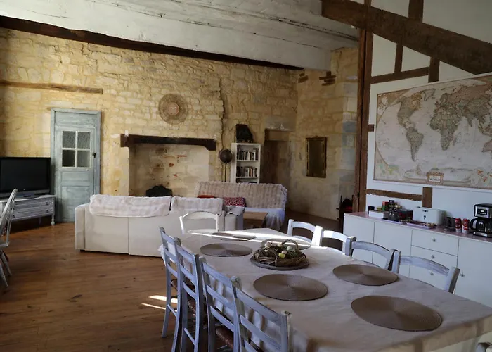 Chateau De Chamarand - L'aile Renaissance & La Tour Medievale Holiday home *