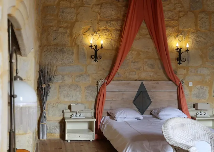 Chateau De Chamarand - L'aile Renaissance & La Tour Medievale Feriehus Saint-Chamarand