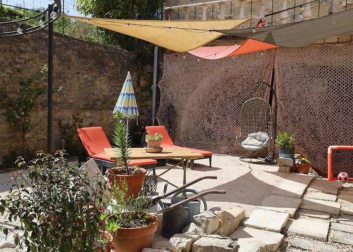 Chateau De Chamarand - L'aile Renaissance & La Tour Medievale Feriehus