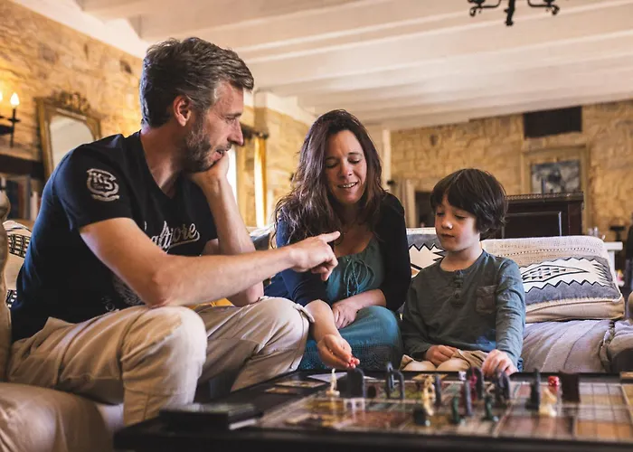 Chateau De Chamarand - L'aile Renaissance & La Tour Medievale * Saint-Chamarand