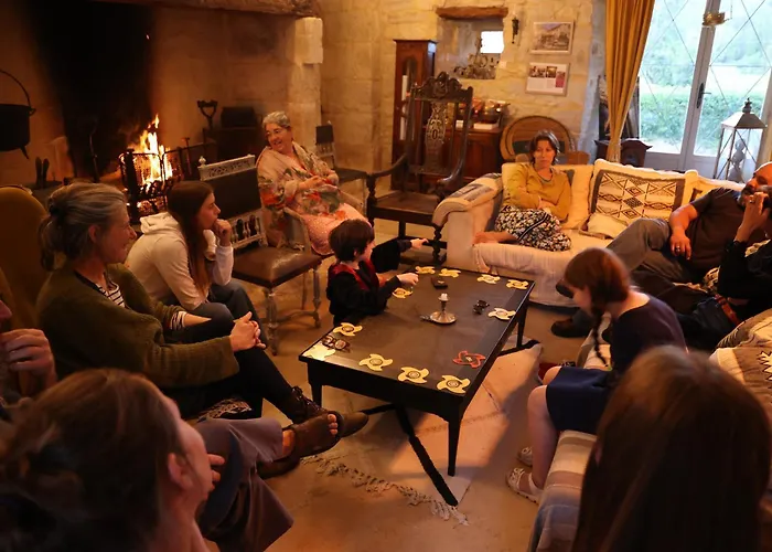 Chateau De Chamarand - L'aile Renaissance & La Tour Medievale