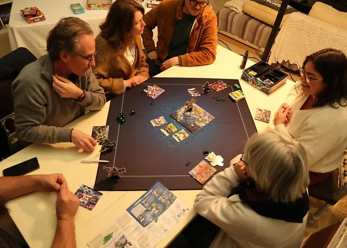 Chateau De Chamarand - L'aile Renaissance & La Tour Medievale Saint-Chamarand