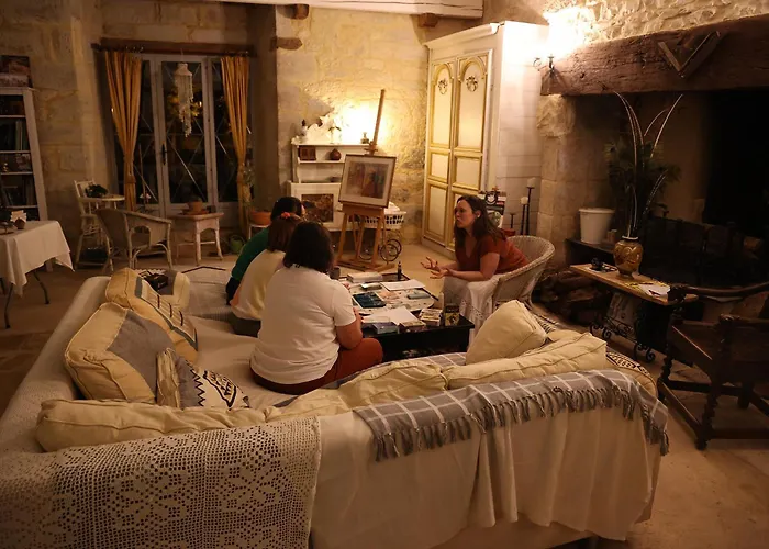 Holiday home Chateau De Chamarand - L'aile Renaissance & La Tour Medievale Saint-Chamarand