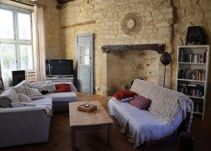 Chateau De Chamarand - L'aile Renaissance & La Tour Medievale Feriehus *