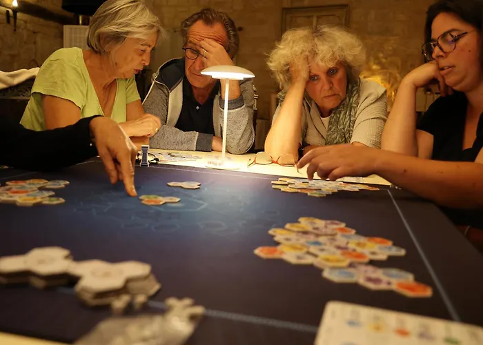 Chateau De Chamarand - L'aile Renaissance & La Tour Medievale Feriehus